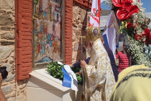 Λαμπροπεριλάμπρως τιμήθηκαν η Κυριακή του Αντίπασχα & η μνήμη της Ψηλαφήσεως του Θωμά και με κατάνυξη εγένετο η προσκύνηση των τιμίων Λειψάνων του Εθνοϊερομάρτυρος Μητροπολίτου Χίου  Πλάτωνος & του νεοφανούς Αγίου  Καλλινίκου, Μητροπολίτου Εδέσσης