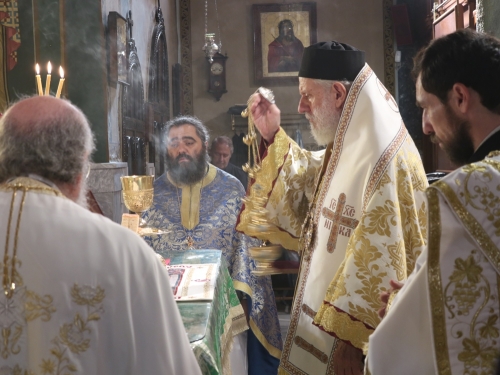 Πλήθος πιστών, Συρίων και παραθεριστών, τίμησαν και σήμερα την Παναγία τη ¨Φανερωμένη