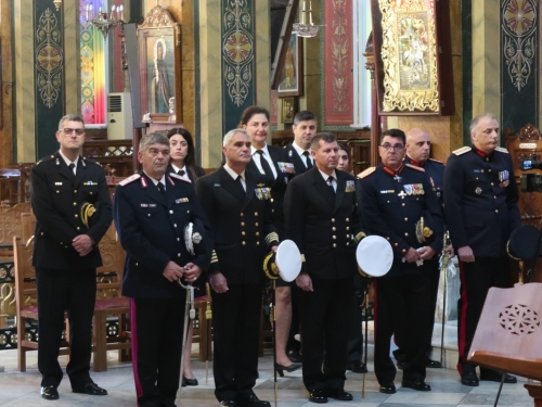 Στη Δοξολογία στον Ιερό Καθεδρικό Ναό Αγίου Νικολάου στην Ερμούπολη στην εορτή των Ενόπλων Δυνάμεων χοροστάτησε σήμερα ο Σεβασμιότατος 