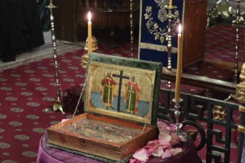 Διενοριακή Σύναξη και Υποδοχή Τιμίων Λειψάνων των Αγίων Θεοστέπτων και Ισαποστόλων Κωνσταντίνου και Ελένης στον  Ιερό Ναό της Κοιμήσεως της Θεοτόκου  Ερμουπόλεως 