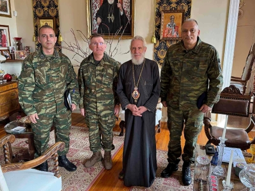 Εθιμοτυπική επίσκεψη του Υποδιοικητή της ΑΣΔΕΝ στον Σεβασμιώτατο, με τους επικεφαλής του στρατού στην Σύρο, σήμερα 11 Μαρτίου