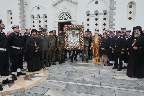 Πανδήμως οι Άνδριοι  τίμησαν την προστάτιδά της Παναγία Θεοσκέπαστο