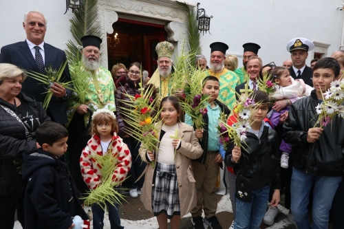 Οι Μυκόνιοι, πιστοί στις πατρώες παραδόσεις, εόρτασαν πανδήμως και μεγαλοπρεπώς την Βαϊοφόρο