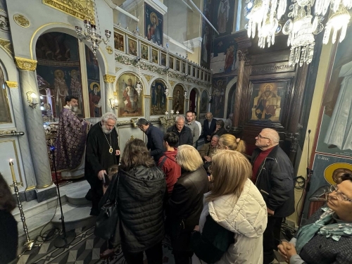 Ο Σεβασμιώτατος κ. Δωρόθεος Β΄ ευχήθηκε στο εκκλησίασμα του Ιερού Ναού Αγίου Νικολάου Γαυρίου