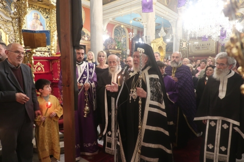 «Σήμερον κρεμάται επί ξύλου….»