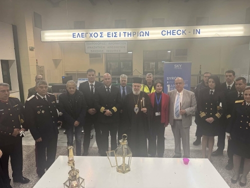 Το Άγιο Φως έφθασε στη Σύρο 