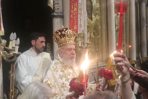 Η Τελετή της Αναστάσεως και η Αναστάσιμη Θεία Λειτουργία στον Ιερό Μητροπολιτικό Ναό της Μεταμορφώσεως του Σωτήρος στην Ερμούπολη, προεξάρχοντος του Σεβασμιωτάτου κ. Δωροθέου Β’