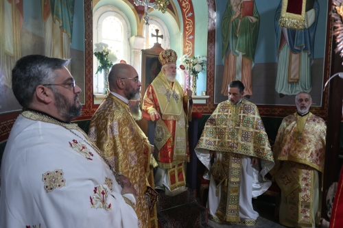 Με κατάνυξη και λαμπρότητα  εόρτασε την Ανάσταση του Κυρίου ο ομώνυμος περικαλής  Ναός, στον λόφο του Βροντάδου Ερμουπόλεως 