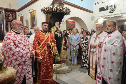 Οι Μυκόνιοι εν πληθούση εκκλησία τίμησαν την μνήμη της Αγίας Κυριακής