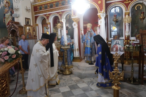 Μέγα Πλήθος πιστών Σεριφίων και παραθεριστών παρέστησαν στην τελεσθείσα Θεία Λειτουργία στον Ιερό Ναό Ευαγγελισμού Χώρας Σερίφου