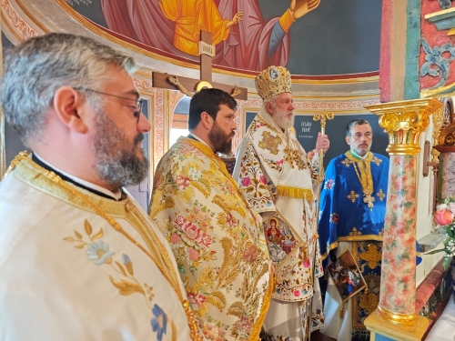 Λαοθάλασσα πιστών, Μυκονίων και παρεπιδημούντων παραθεριστών τίμησε την Απόδοση της Κοιμήσεως της Θεοτόκου στο πολυαιώνιο Μοναστικό Ενδιαίτημά Της, στην Άνω Μερά Μυκόνου